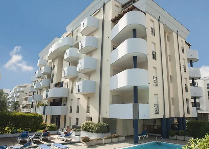 Apartment Mit Schwimmbad