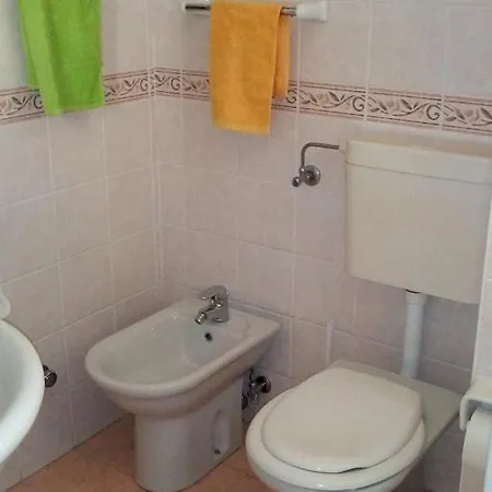 Mit Schwimmbad 公寓 比比翁