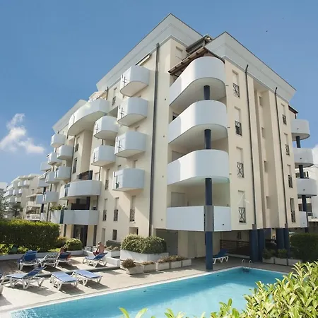 Apartment Mit Schwimmbad