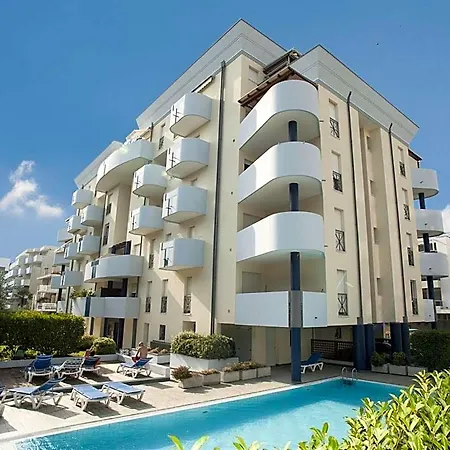 Apartment Mit Schwimmbad *