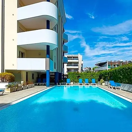 Mit Schwimmbad Apartment *